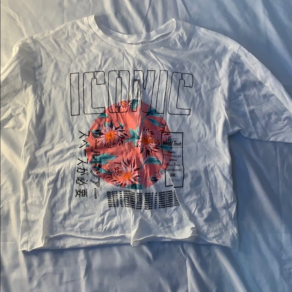 White graphic tee semi crop